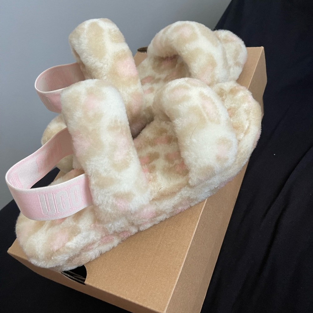 Cute pink leopard print Ugg slides